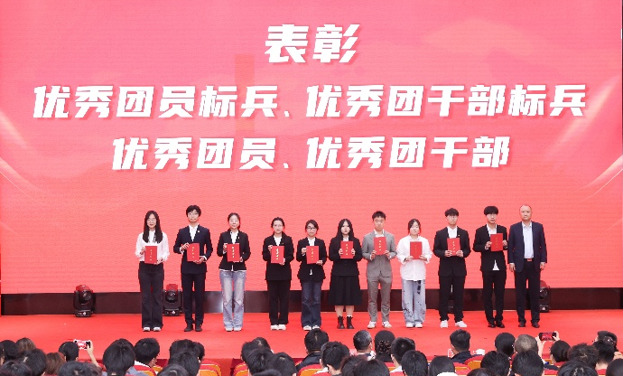 上海电力大学共青团举行纪念五四运动107周年主题团日活动