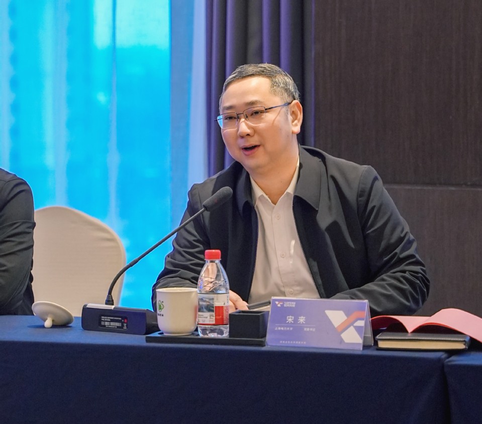 能源与机械工程学院与安徽驭风能源科技股份有限公司签约共建三大合作平台