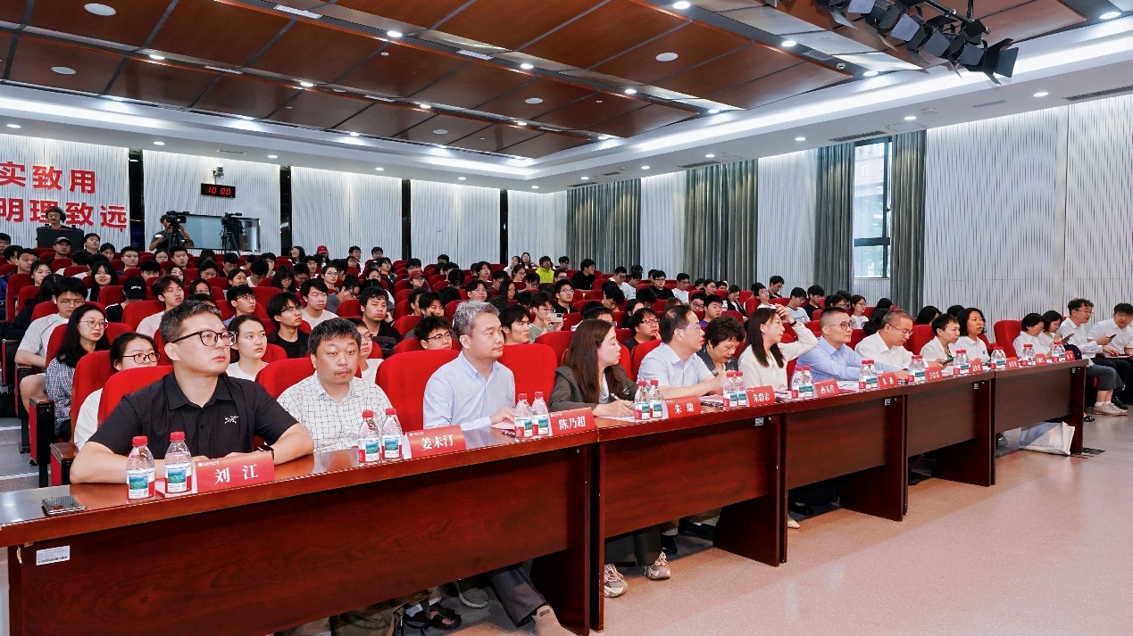 “中广核新能源杯”第三届大学生风力发电职业技能竞赛宣讲会在我校举行 “中广核新能源杯”第三届大学生风力发电职业技能竞赛宣讲会在我校举行
