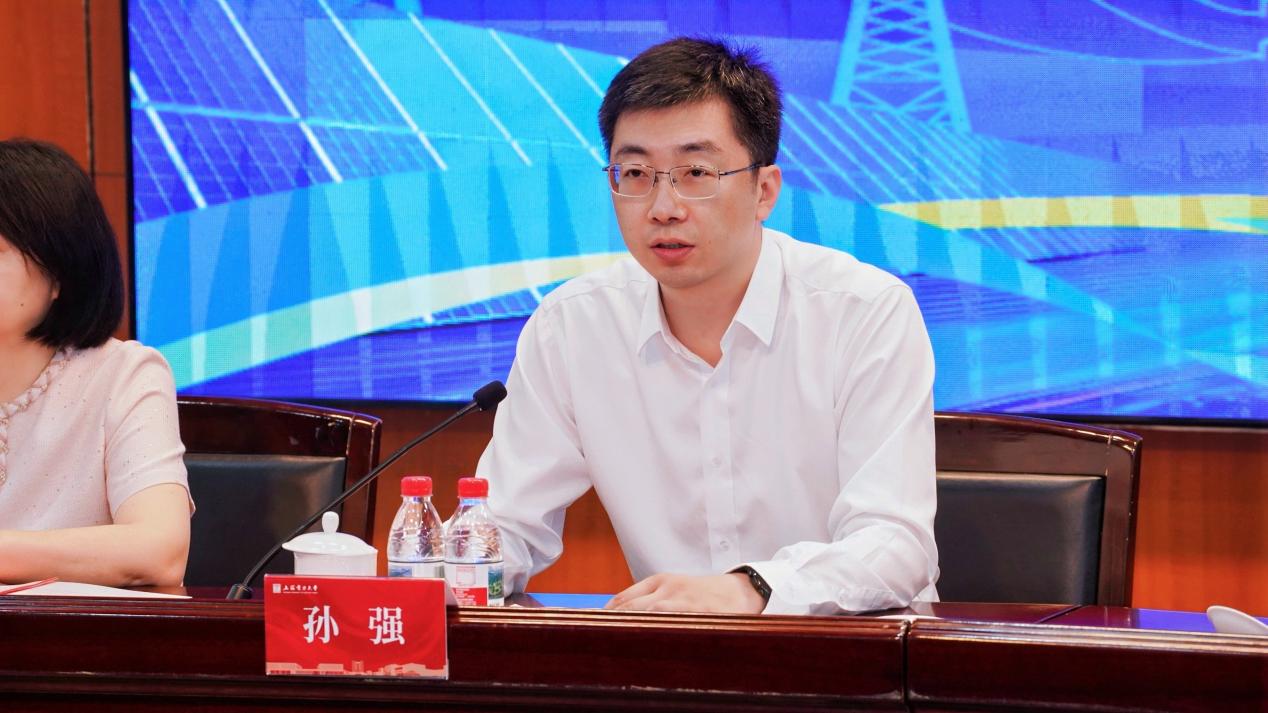 “中广核新能源杯”第三届大学生风力发电职业技能竞赛宣讲会在我校举行 “中广核新能源杯”第三届大学生风力发电职业技能竞赛宣讲会在我校举行