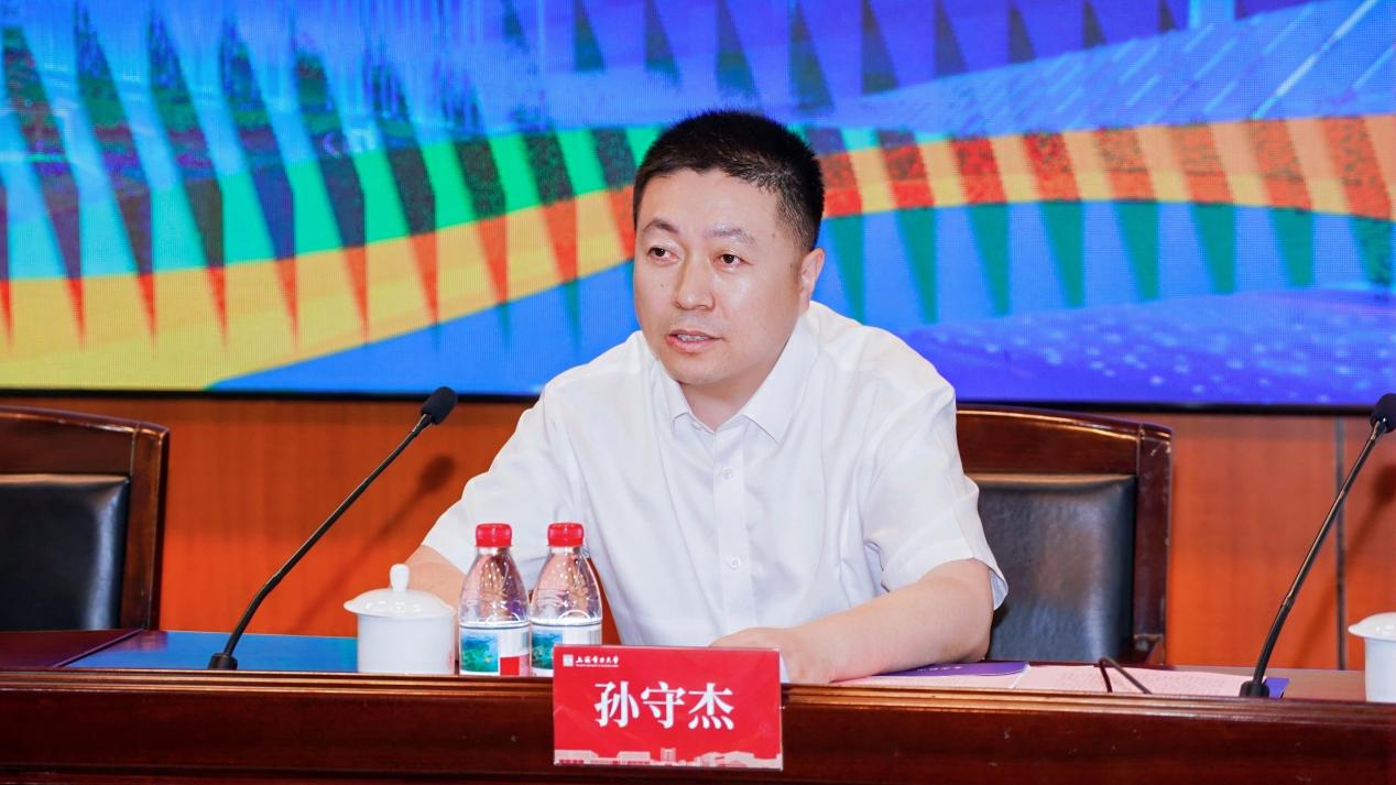 “中广核新能源杯”第三届大学生风力发电职业技能竞赛宣讲会在我校举行 “中广核新能源杯”第三届大学生风力发电职业技能竞赛宣讲会在我校举行