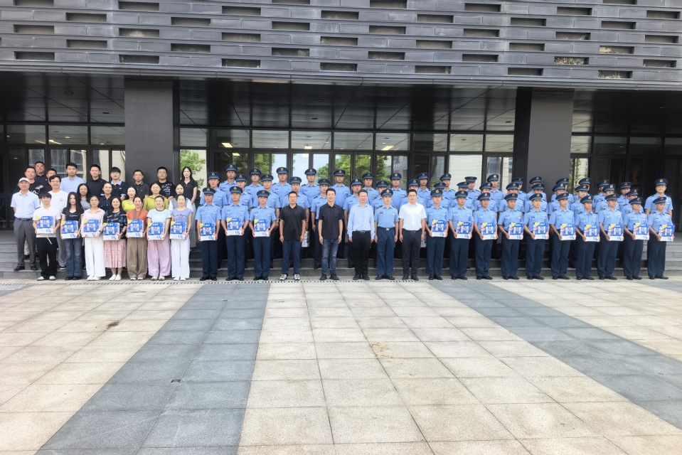 朱克勇慰问军训师 朱克勇慰问军训师