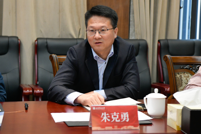 校领导调研指导学校宣传思想文化工作