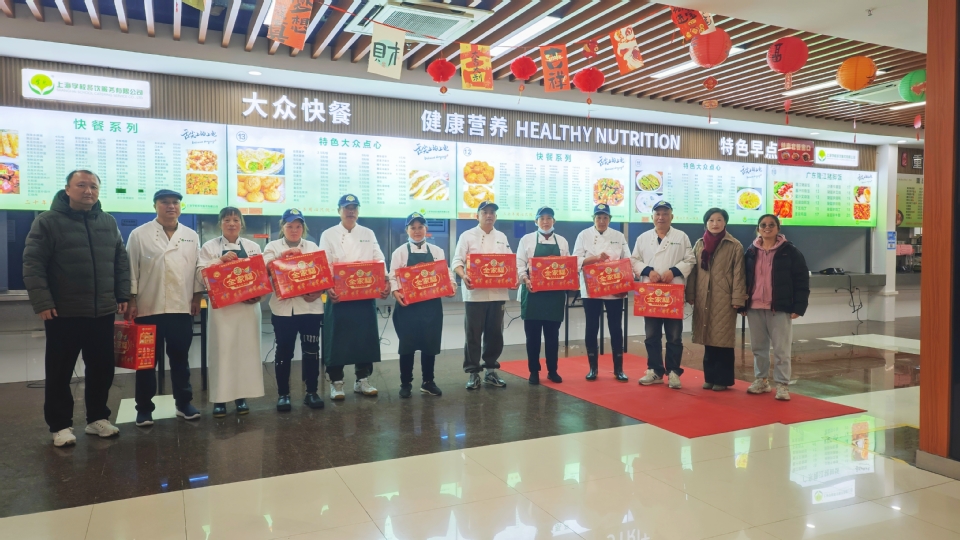 校领导走访慰问一线工作人员