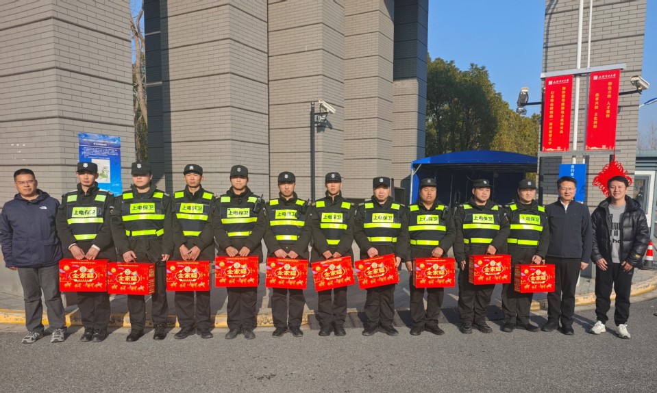 校领导走访慰问一线工作人员