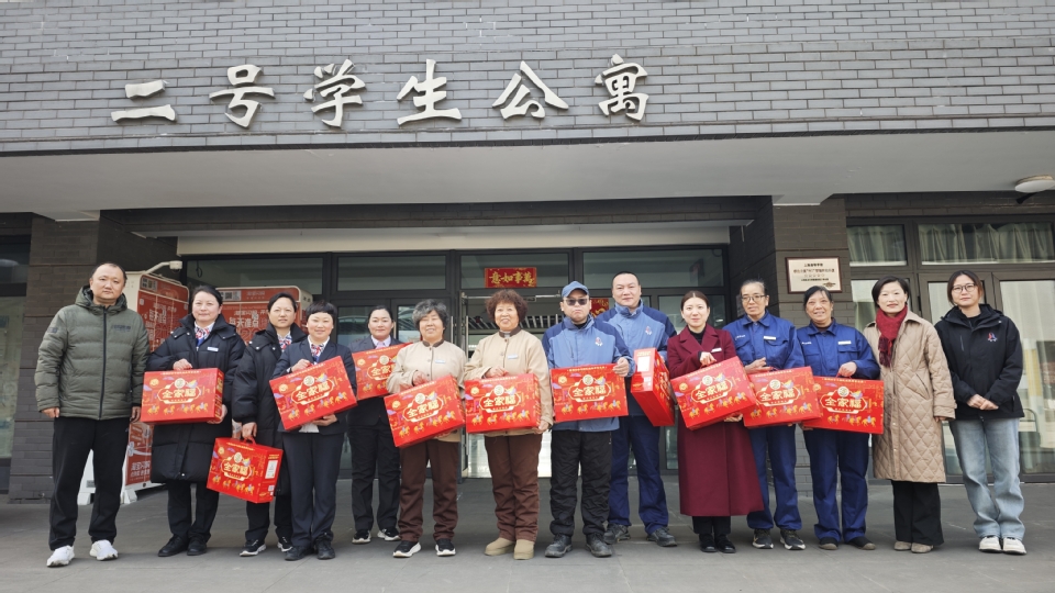 校领导走访慰问一线工作人员