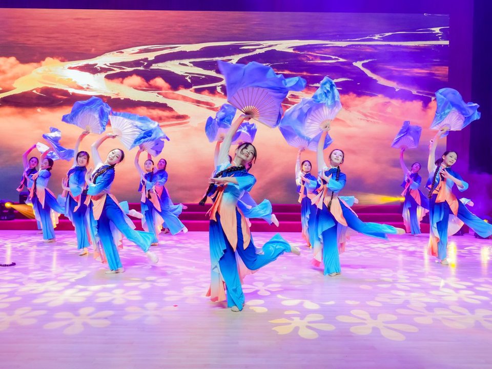 我校举行“上电正澎湃”建校75周年大学生文艺汇演 我校举行“上电正澎湃”建校75周年大学生文艺汇演
