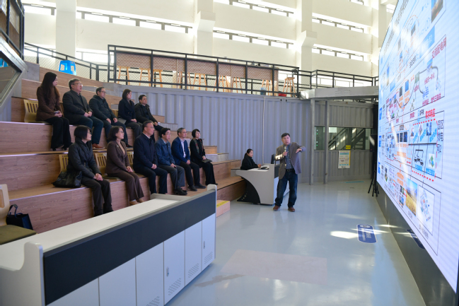 民进中央副主席、民进上海市委主委黄震一行来校调研 民进中央副主席、民进上海市委主委黄震一行来校调研