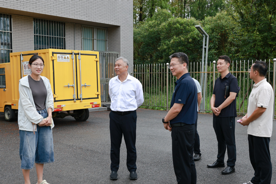 市教委副主任刘玉祥莅临我校指导新学期安全工作 市教委副主任刘玉祥莅临我校指导新学期安全工作