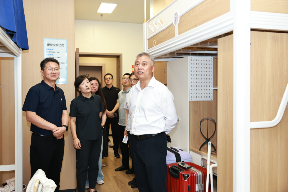 市教委副主任刘玉祥莅临我校指导新学期安全工作 市教委副主任刘玉祥莅临我校指导新学期安全工作