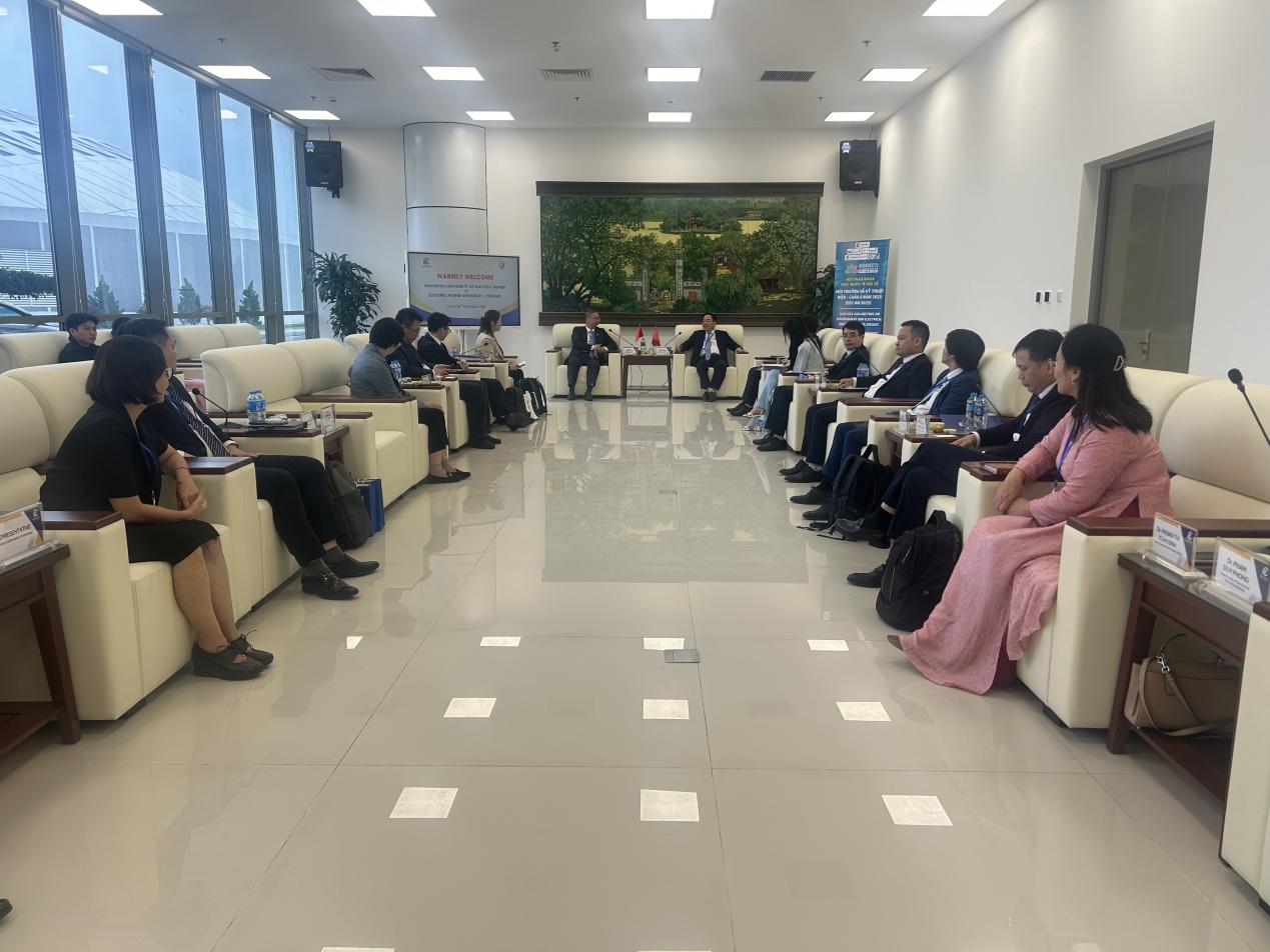 宋来率团访问泰国、越南