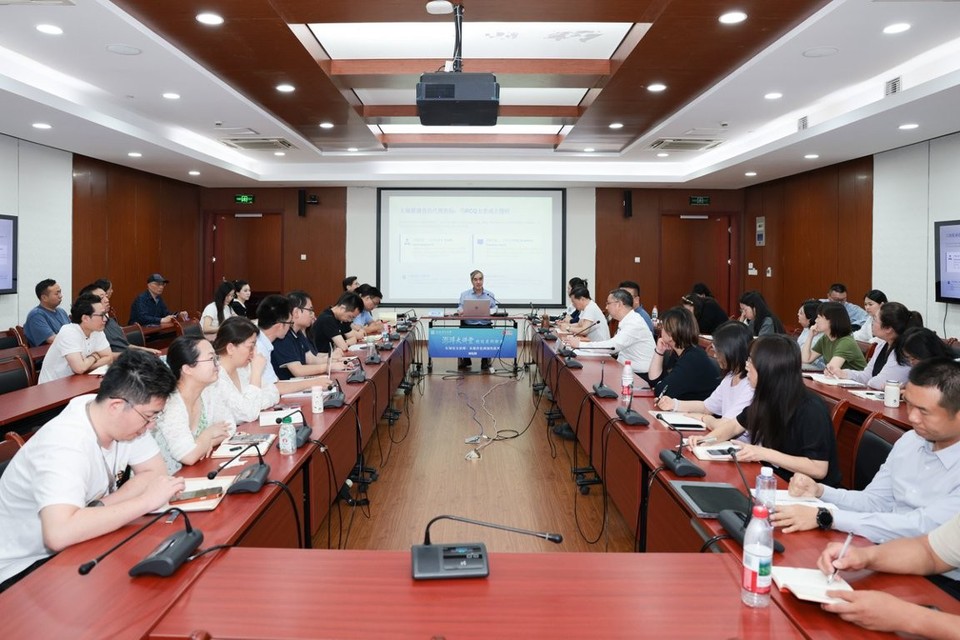我校第三十六期澎湃大讲堂开讲 谢耘耕教授聚焦认知安全治理作前沿报告
