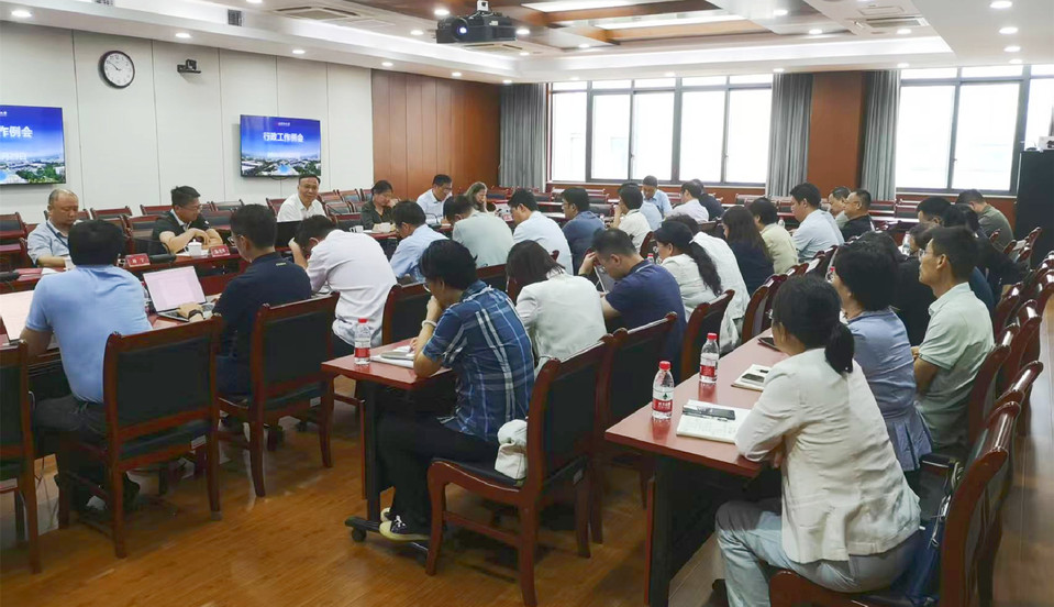 顾春华主持召开学校行政工作例会 顾春华主持召开学校行政工作例会