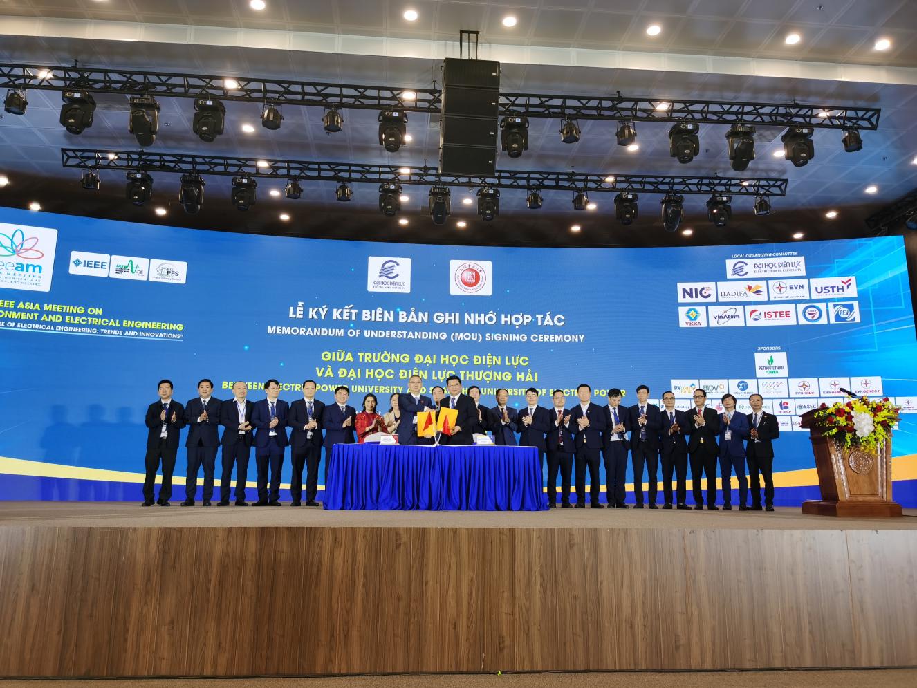 宋来参加越南2025 IEEE环境与电气工程亚洲会议并做主旨报告 宋来参加越南2025 IEEE环境与电气工程亚洲会议并做主旨报告