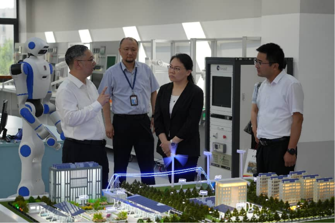 桐城市委市政府领导一行来校调研  共商校地合作新发展