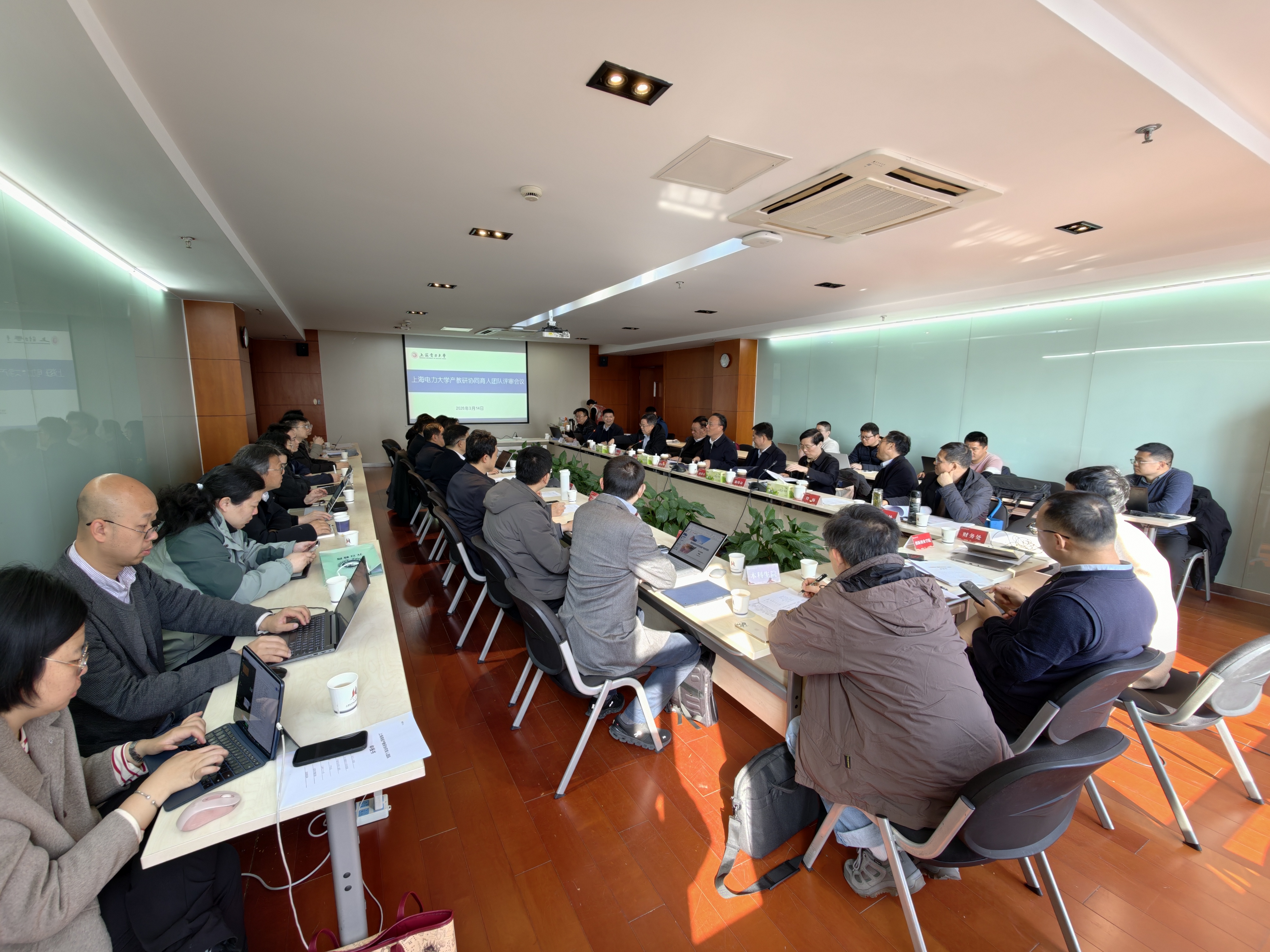 我校举行产教研协同育人团队专家评审会