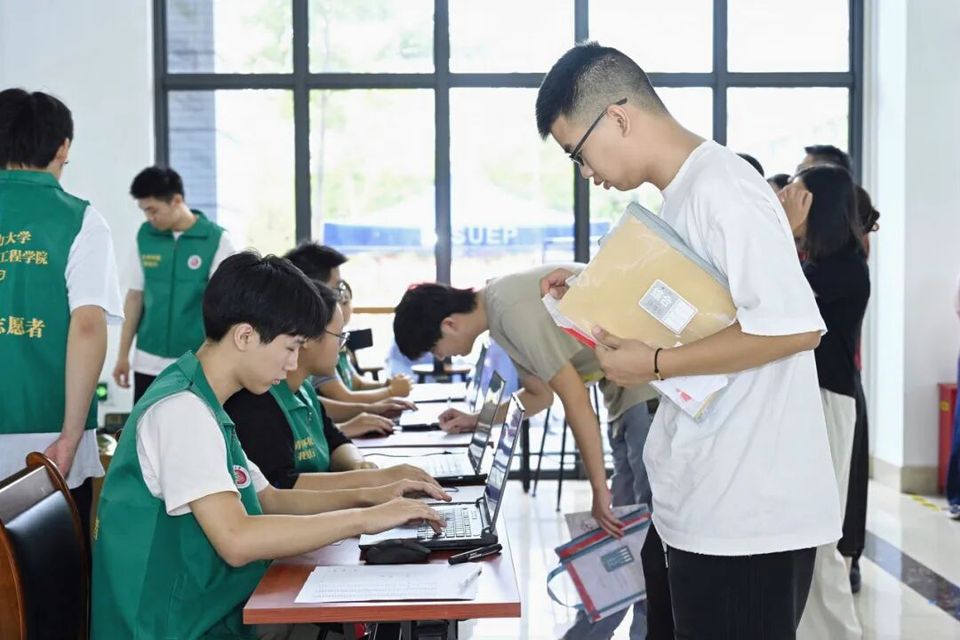 上海电力大学迎来2026级新生 上海电力大学迎来2026级新生