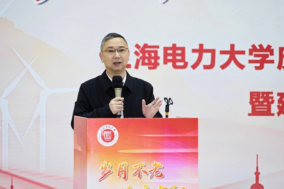 我校举行庆祝上海市第39个“敬老日”暨建校75周年嘉年华活动