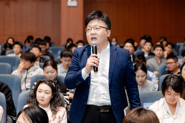 香港特别行政区第五任行政长官林郑月娥女士到访上海电力大学