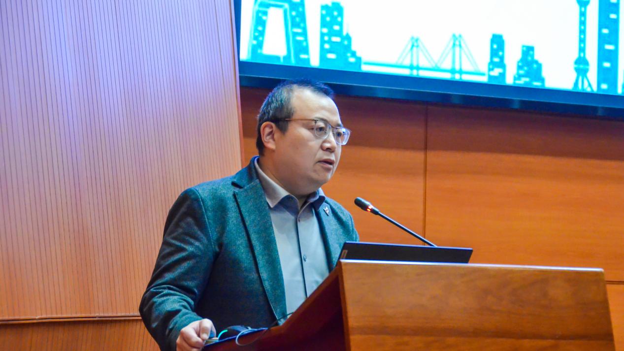 学校召开本科教育教学思想大讨论暨培养方案修订动员会