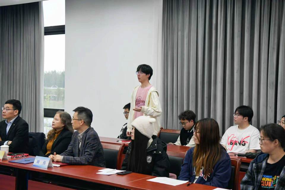 国家高层次人才计划领军人才邵帅教授做客我校澎湃大讲堂