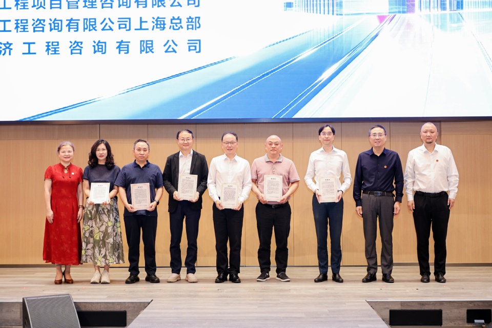 我校举行临港校区三期工程电力科技大楼交付暨校名校徽亮灯仪式
