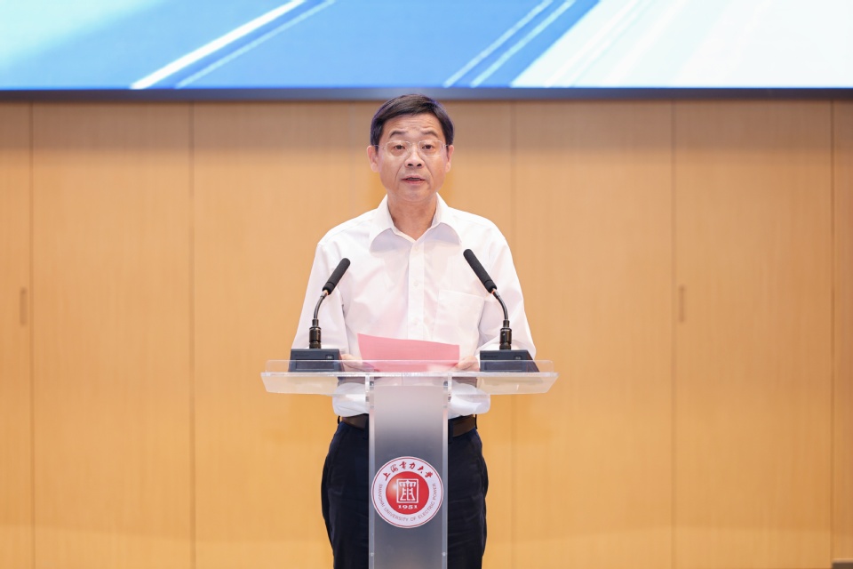 我校举行临港校区三期工程电力科技大楼交付暨校名校徽亮灯仪式