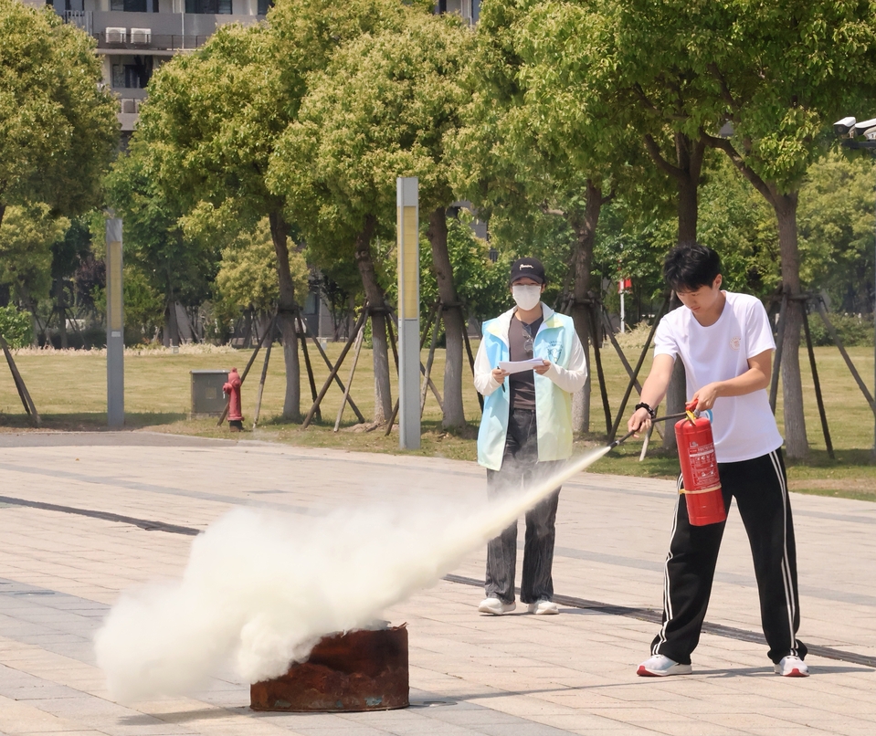 我校举办第四届大学生国家安全知识竞赛暨平安志愿者行动支队成立仪式 我校举办第四届大学生国家安全知识竞赛暨平安志愿者行动支队成立仪式