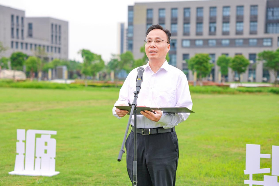 我校举办2026届毕业生植树纪念活动