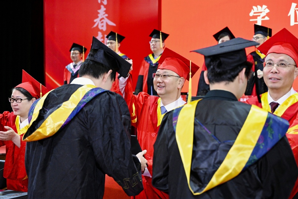 上海电力大学2026届学生毕业典礼暨学位授予仪式举行 上海电力大学2026届学生毕业典礼暨学位授予仪式举行