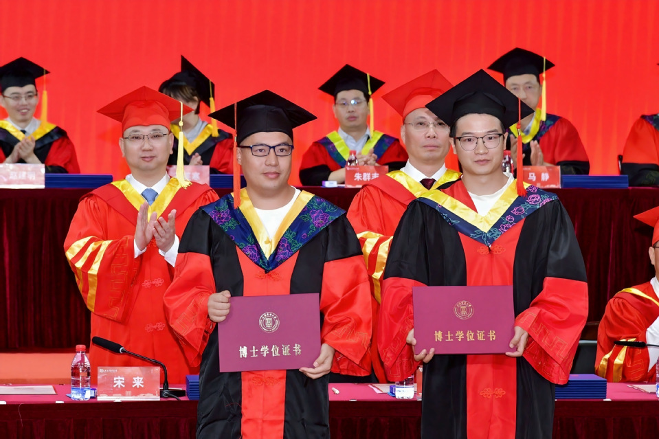上海电力大学2026届学生毕业典礼暨学位授予仪式举行 上海电力大学2026届学生毕业典礼暨学位授予仪式举行