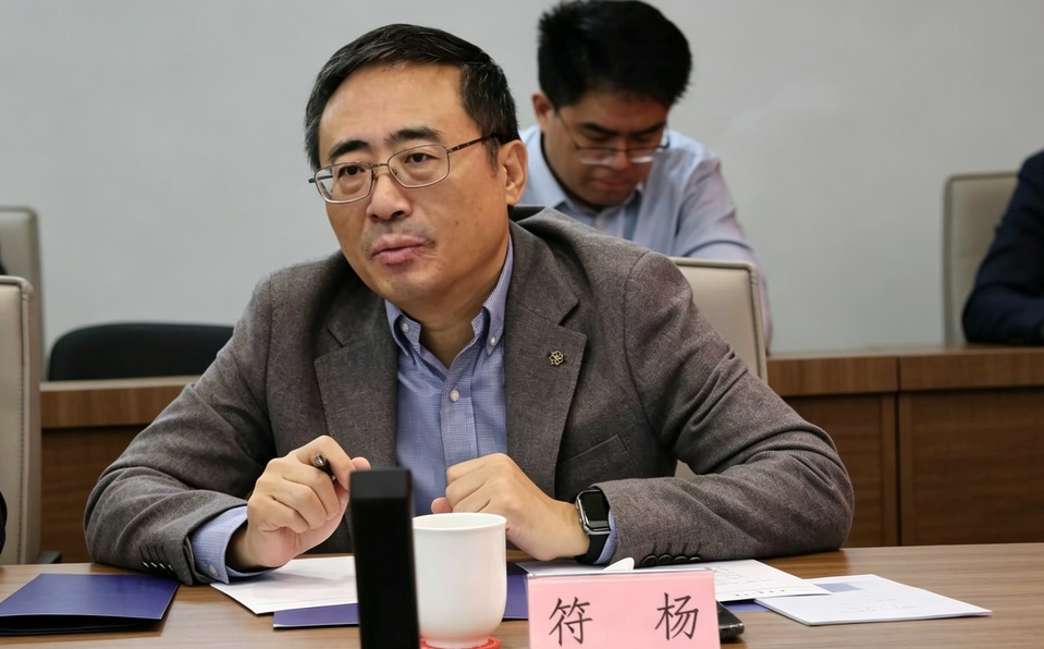 南方电网公司科技创新部来校调研交流