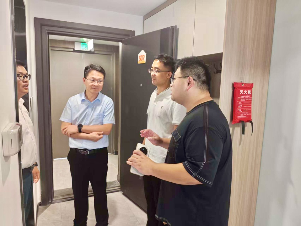 朱克勇调研校外研究生新生宿舍