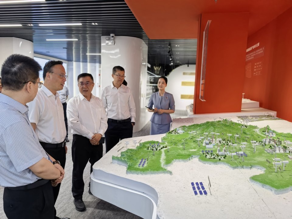 顾春华带队走访河南能源电力龙头企业和高新技术上市公司