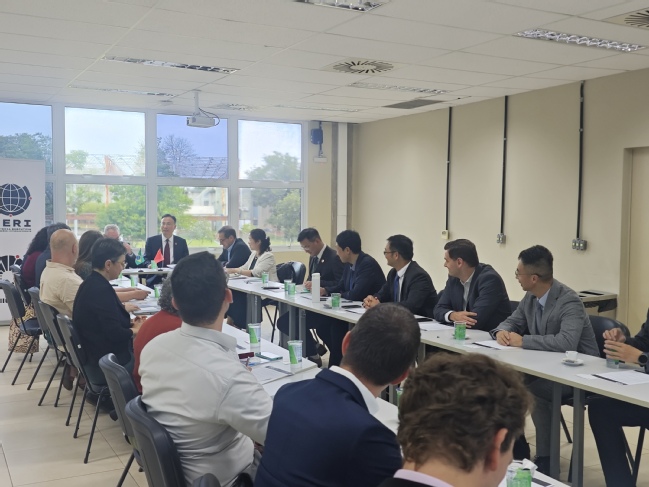 我校与巴西坎皮纳斯州立大学、巴西CPFL能源公司签署三方合作备忘录,携手共筑金砖合作新篇章 我校与巴西坎皮纳斯州立大学、巴西CPFL能源公司签署三方合作备忘录,携手共筑金砖合作新篇章