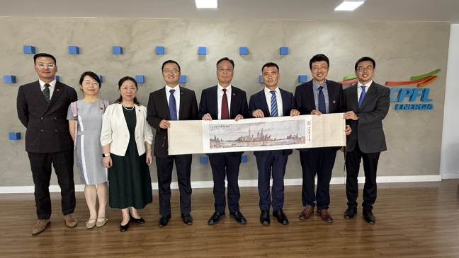 我校与巴西坎皮纳斯州立大学、巴西CPFL能源公司签署三方合作备忘录,携手共筑金砖合作新篇章 我校与巴西坎皮纳斯州立大学、巴西CPFL能源公司签署三方合作备忘录,携手共筑金砖合作新篇章