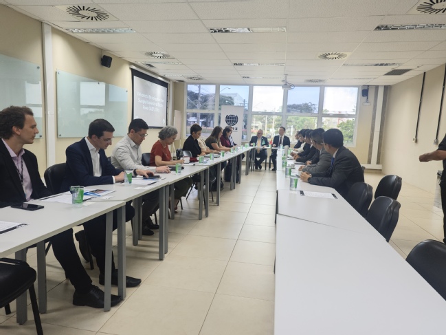 我校与巴西坎皮纳斯州立大学、巴西CPFL能源公司签署三方合作备忘录,携手共筑金砖合作新篇章 我校与巴西坎皮纳斯州立大学、巴西CPFL能源公司签署三方合作备忘录,携手共筑金砖合作新篇章