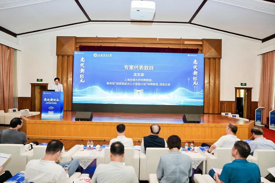 “光伏新纪元:光伏领域前沿技术迭代与新能源时代背景下高素质人才培养”主题论坛在我校举办 “光伏新纪元:光伏领域前沿技术迭代与新能源时代背景下高素质人才培养”主题论坛在我校举办