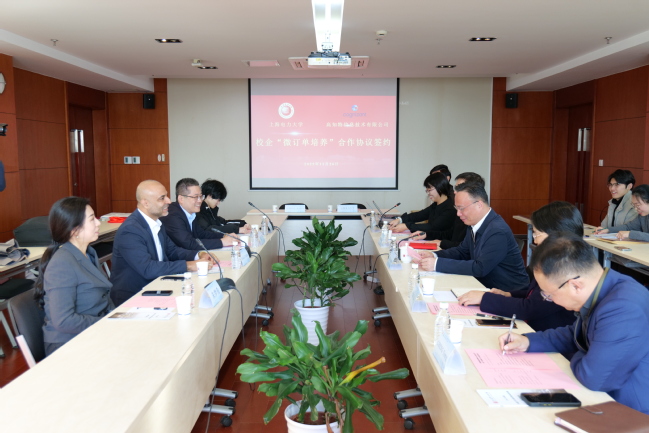 我校人工智能学部与高知特信息技术有限公司举行校企“微订单培养”合作协议签约仪式 我校人工智能学部与高知特信息技术有限公司举行校企“微订单培养”合作协议签约仪式