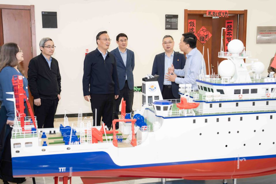我校与上海海洋大学开展党委理论学习中心组联组学习会