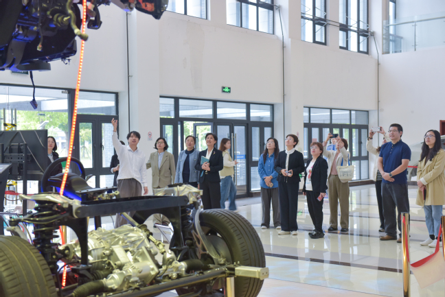 华东理工大学党委副书记、纪委书记龚跃率队来校交流